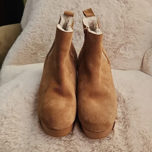 NWOB Andre' Asssous Tan Suede Clog Boots-Size 10 - Picture 2 of 7